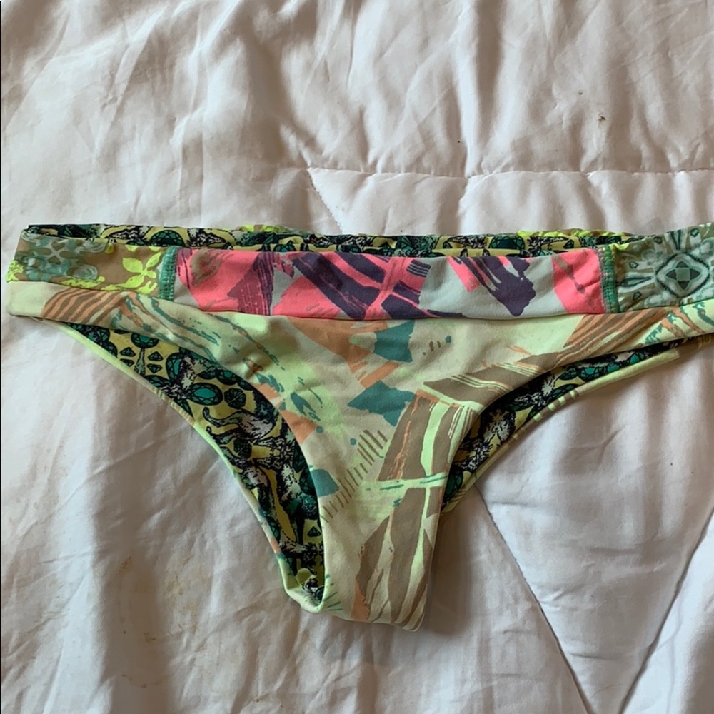 🌞Multi Tone Maaji Bikini Bottoms🏝